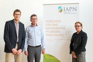 IAPN im Dialog: Prof. Dr. Klaus Dittert, Dr. Ulrich Kleine-Kleffmann und Dr. Beate Deuker (von links nach rechts). (Foto: IAPN)